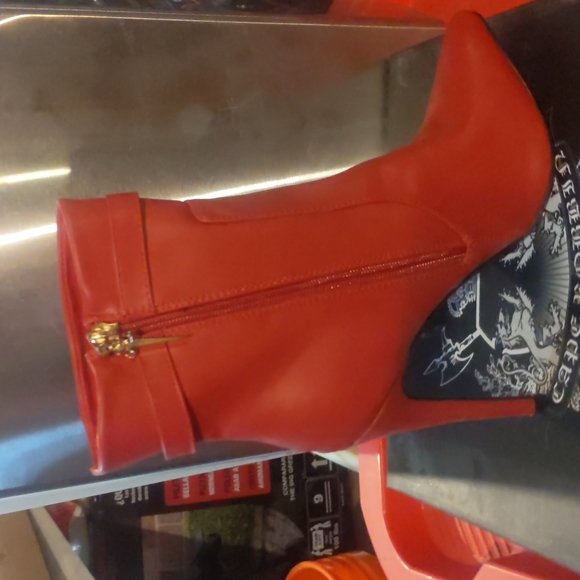 Cape Robbin Shoes - NWOT Cape Robbin red (it says wine) size 8.5 high heels boots